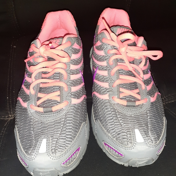 Nike - Picture 2 of 5